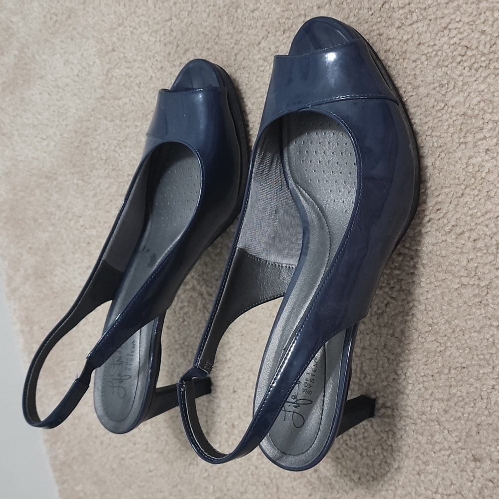 Blue sling back peep toe pumps
